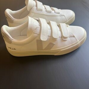 Women's Veja Recife Logo Sneakers Extra White/Natural Size 9